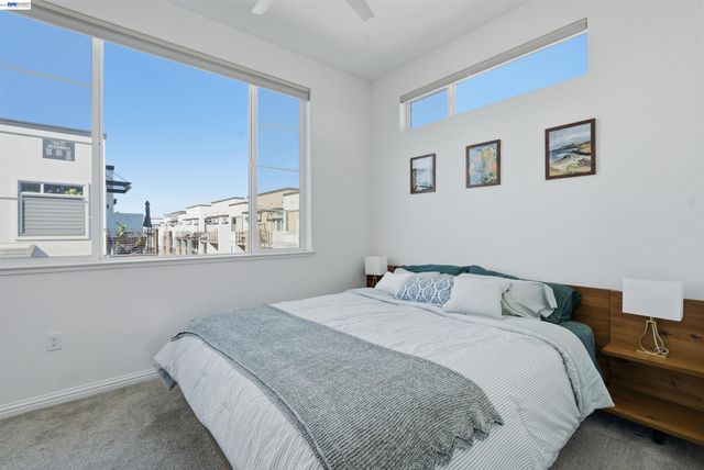 440 Pawnee Ln, Alameda, CA 94501