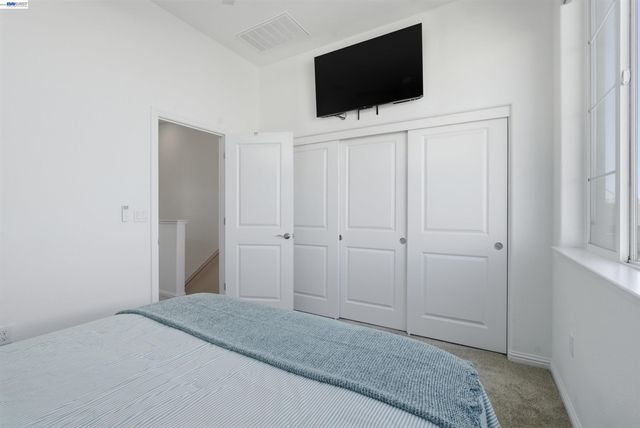 440 Pawnee Ln, Alameda, CA 94501