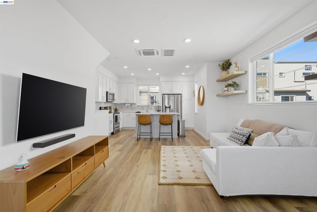 440 Pawnee Ln, Alameda, CA 94501