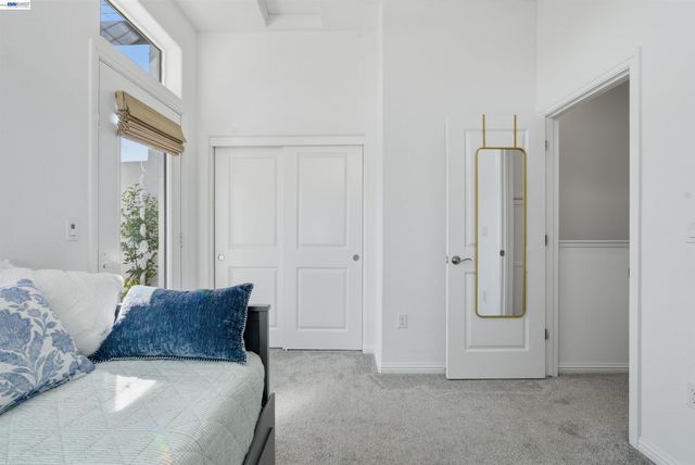 440 Pawnee Ln, Alameda, CA 94501