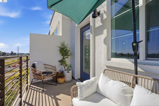 440 Pawnee Ln, Alameda, CA 94501