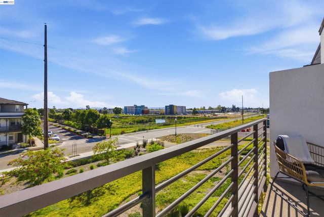 440 Pawnee Ln, Alameda, CA 94501