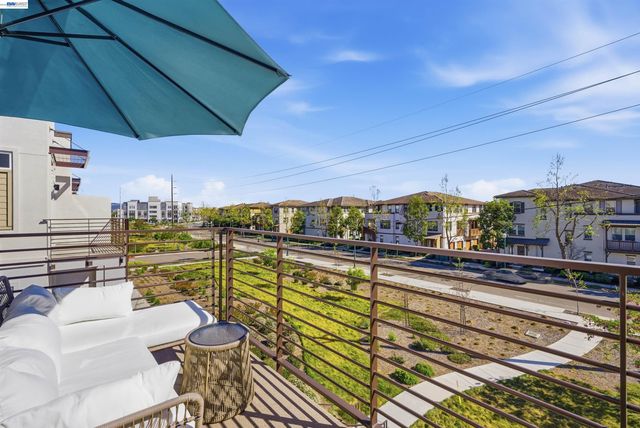 440 Pawnee Ln, Alameda, CA 94501