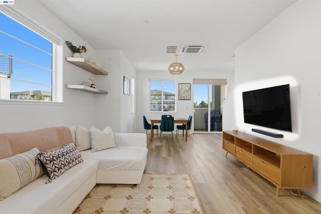 440 Pawnee Ln, Alameda, CA 94501