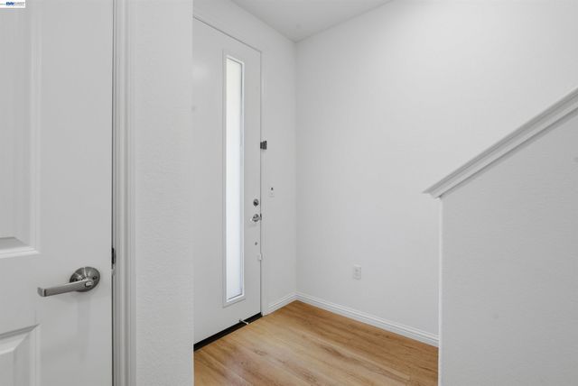 440 Pawnee Ln, Alameda, CA 94501