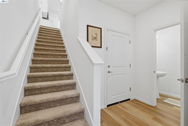 440 Pawnee Ln, Alameda, CA 94501