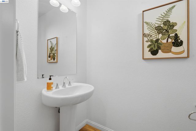 440 Pawnee Ln, Alameda, CA 94501