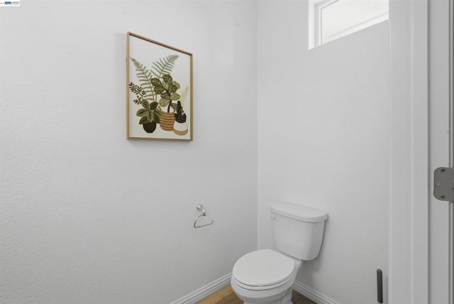 440 Pawnee Ln, Alameda, CA 94501