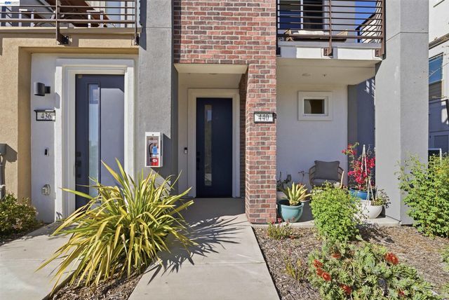 440 Pawnee Ln, Alameda, CA 94501