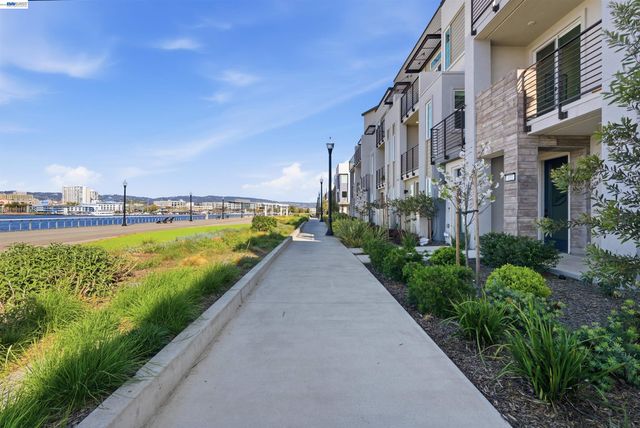 440 Pawnee Ln, Alameda, CA 94501