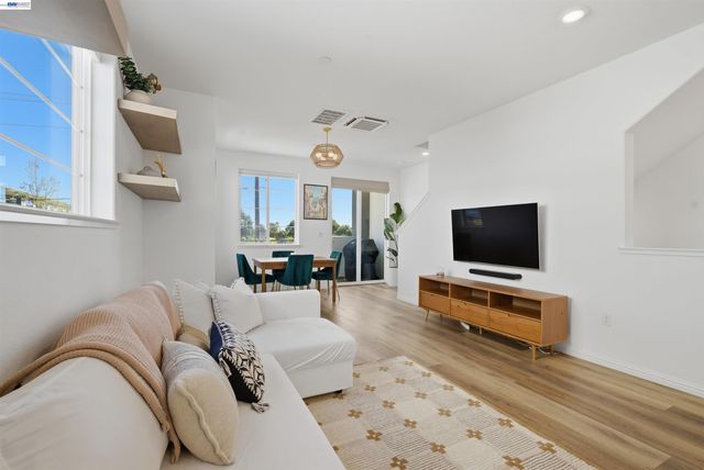 440 Pawnee Ln, Alameda, CA 94501