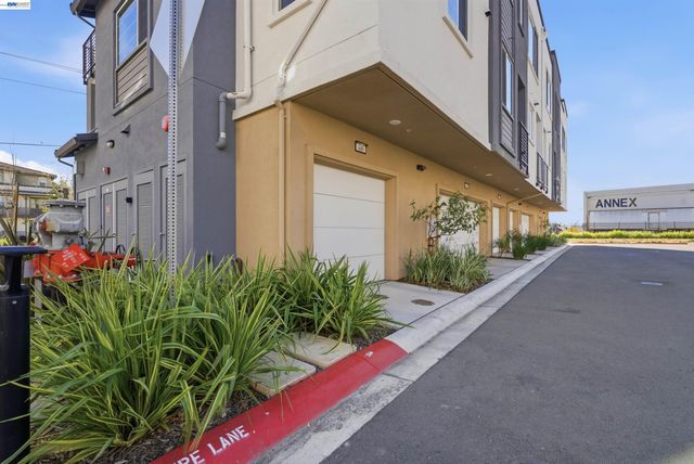 440 Pawnee Ln, Alameda, CA 94501