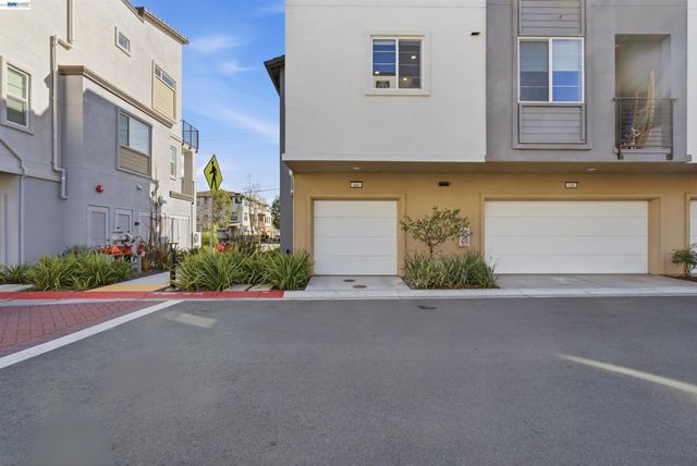 440 Pawnee Ln, Alameda, CA 94501