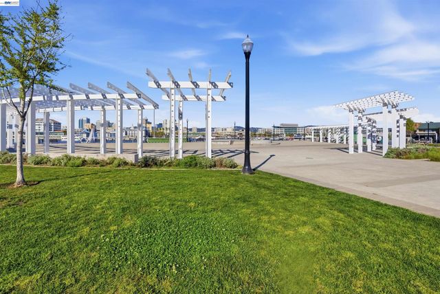 440 Pawnee Ln, Alameda, CA 94501