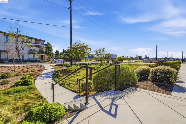 440 Pawnee Ln, Alameda, CA 94501