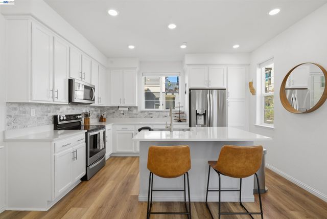 440 Pawnee Ln, Alameda, CA 94501