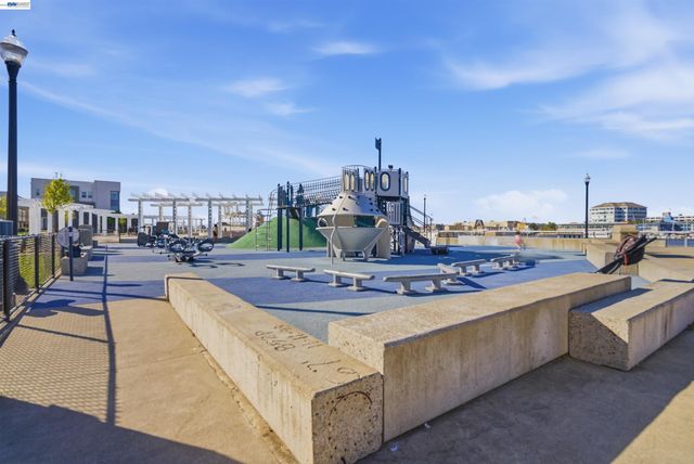 440 Pawnee Ln, Alameda, CA 94501