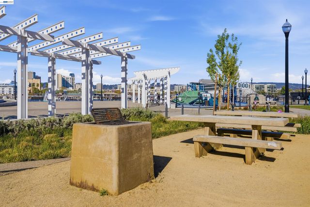 440 Pawnee Ln, Alameda, CA 94501