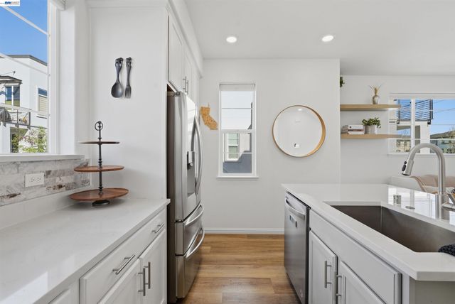 440 Pawnee Ln, Alameda, CA 94501