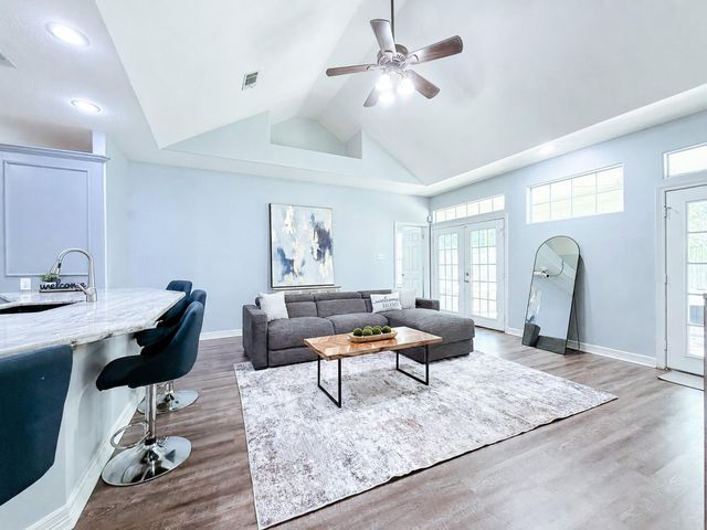 540 Springwood Drive, Conroe, TX 77385