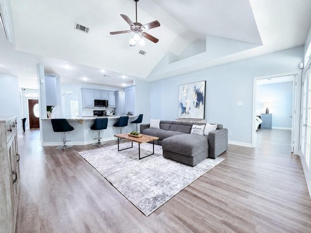 540 Springwood Drive, Conroe, TX 77385