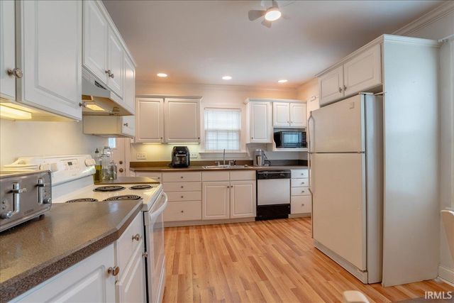 3306 Bayard Park Drive, Evansville, IN 47714