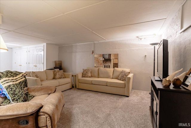 3306 Bayard Park Drive, Evansville, IN 47714
