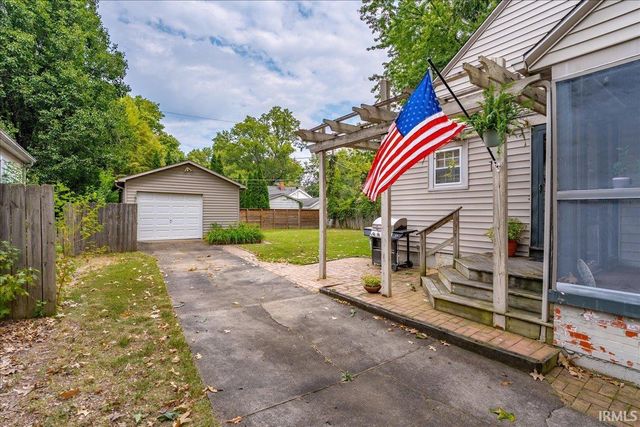 3306 Bayard Park Drive, Evansville, IN 47714
