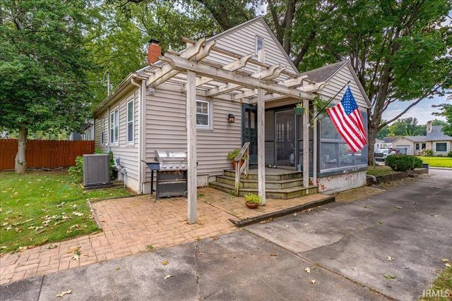 3306 Bayard Park Drive, Evansville, IN 47714