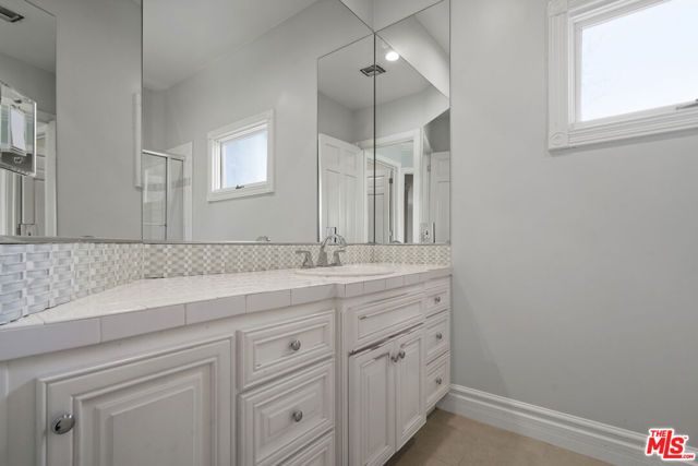 22510 La Quilla Drive, Chatsworth (los Angeles), CA 91311