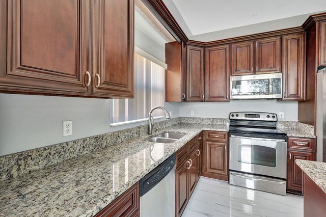 4190 Bahia Isle Circle, Wellington, FL 33449