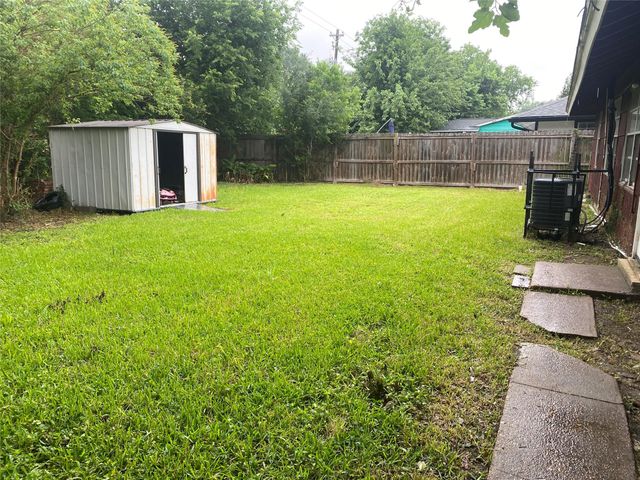 5711 Thrush Drive, Houston, TX 77033