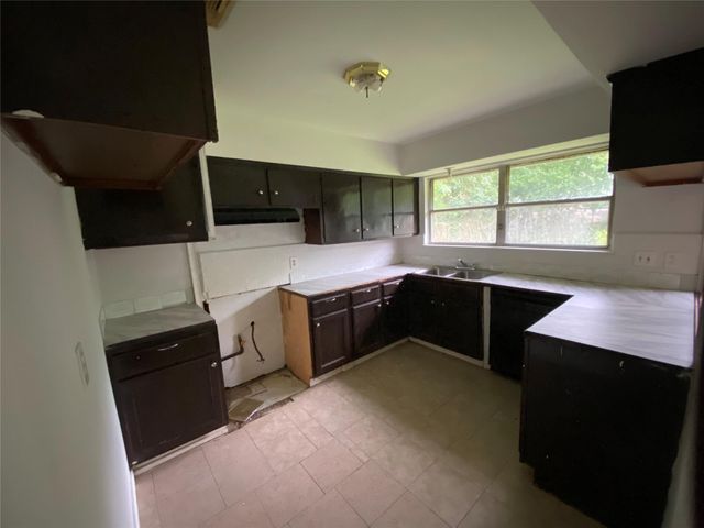 5711 Thrush Drive, Houston, TX 77033