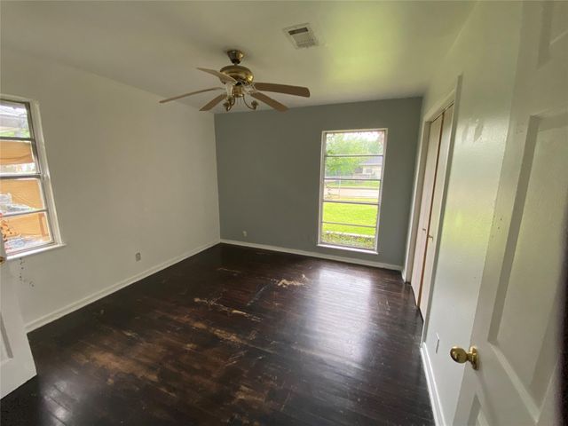 5711 Thrush Drive, Houston, TX 77033