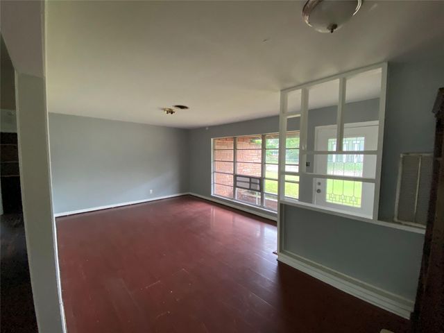 5711 Thrush Drive, Houston, TX 77033