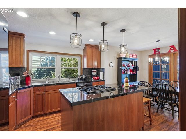 1962 Sw 27TH Dr, Gresham, OR 97080