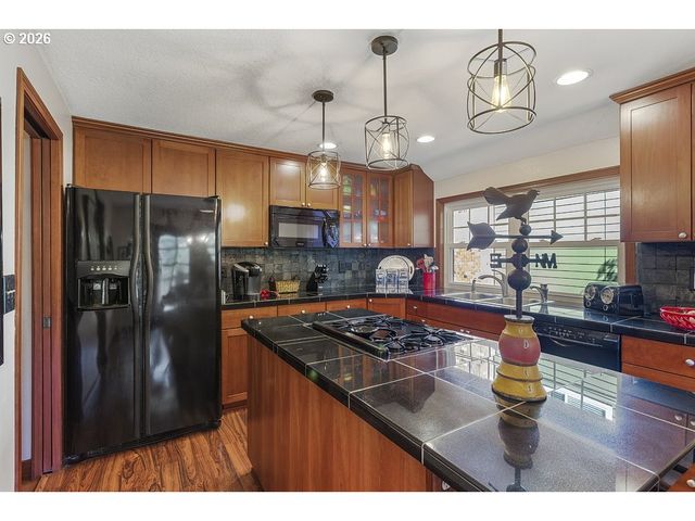 1962 Sw 27TH Dr, Gresham, OR 97080