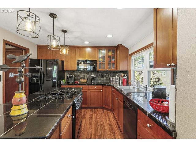 1962 Sw 27TH Dr, Gresham, OR 97080
