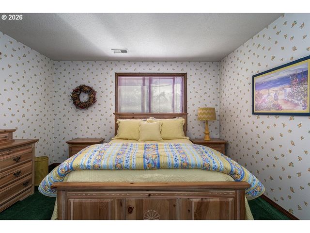 1962 Sw 27TH Dr, Gresham, OR 97080