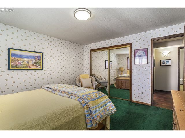1962 Sw 27TH Dr, Gresham, OR 97080
