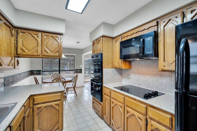 4515 Indian Oaks Trail, Arlington, TX 76017