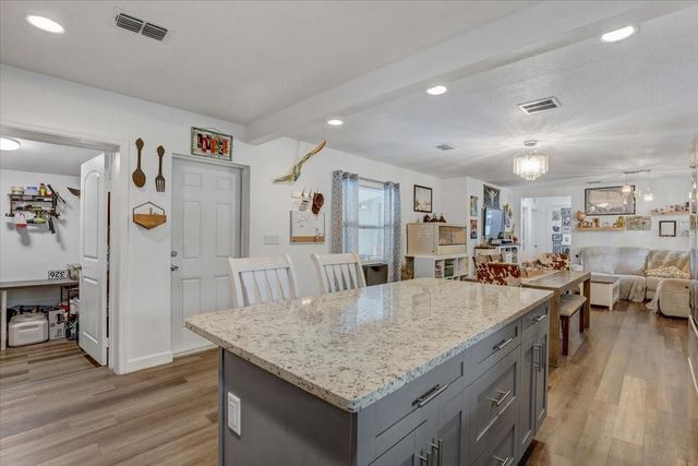 903 N BRACEWELL DRIVE, Plant City, FL 33563