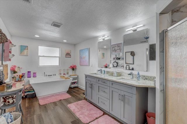 903 N BRACEWELL DRIVE, Plant City, FL 33563