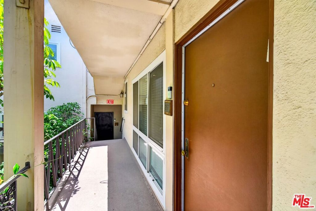 Image 10 of property listing at 11670 W Sunset Boulevard 217, Los Angeles, CA 90049