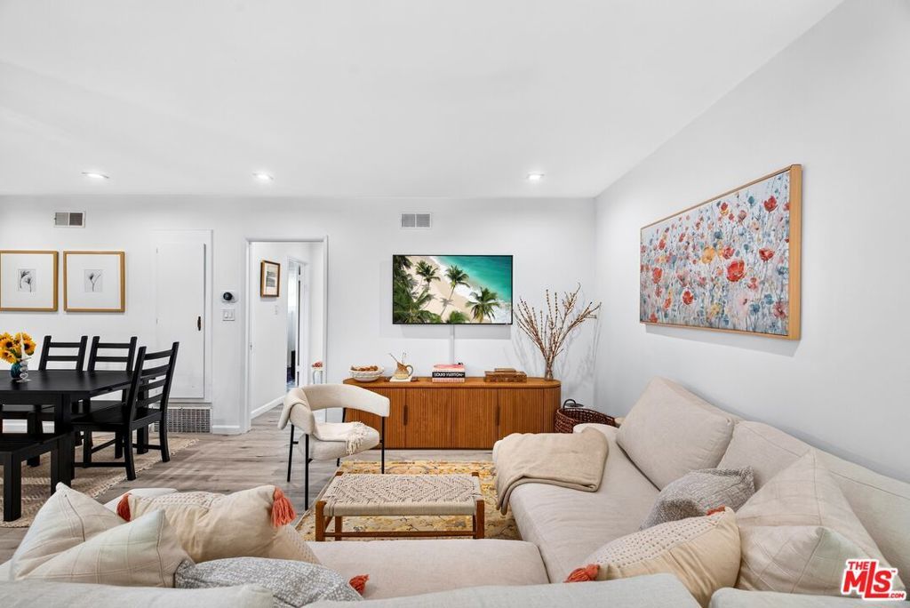 Image 11 of property listing at 11670 W Sunset Boulevard 217, Los Angeles, CA 90049