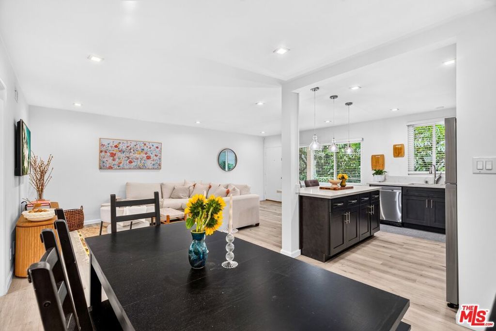 Image 14 of property listing at 11670 W Sunset Boulevard 217, Los Angeles, CA 90049