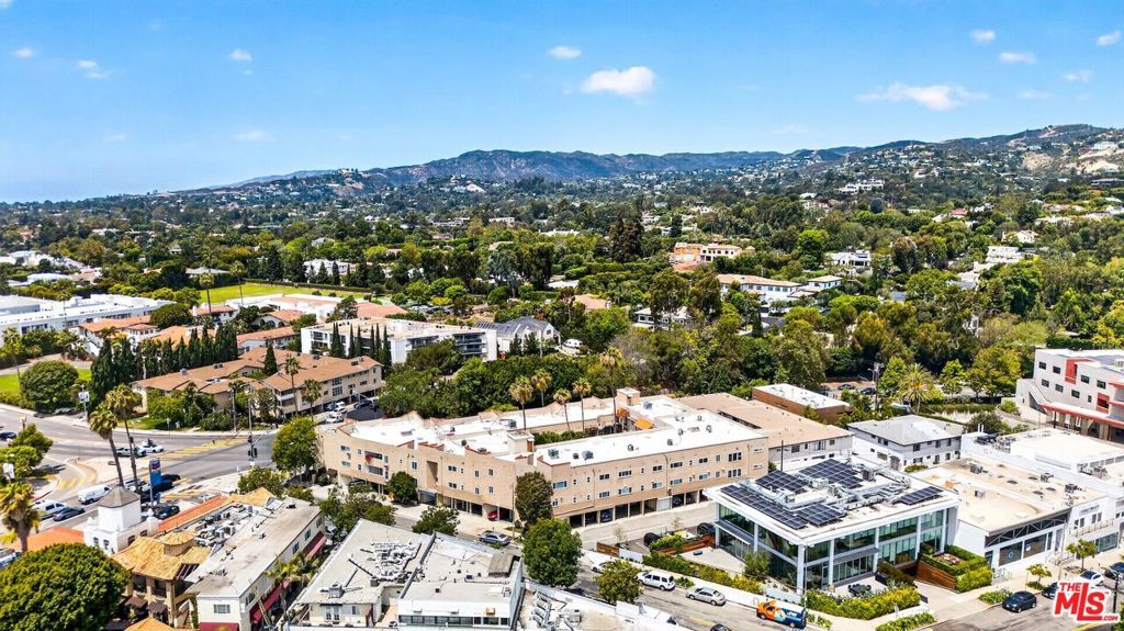 Image 3 of property listing at 11670 W Sunset Boulevard 217, Los Angeles, CA 90049