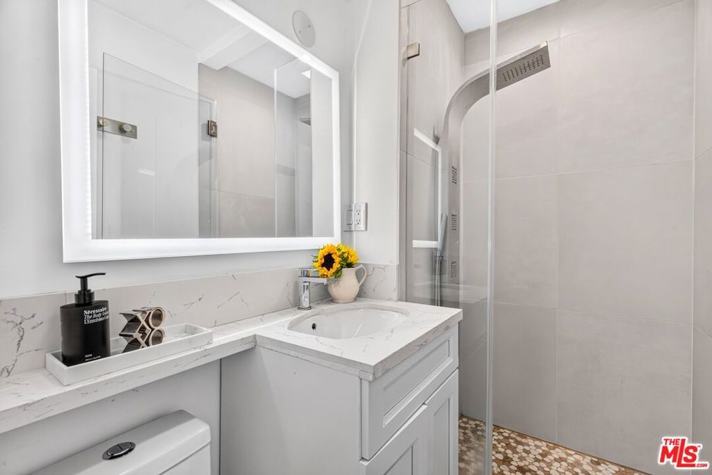 Image 32 of property listing at 11670 W Sunset Boulevard 217, Los Angeles, CA 90049