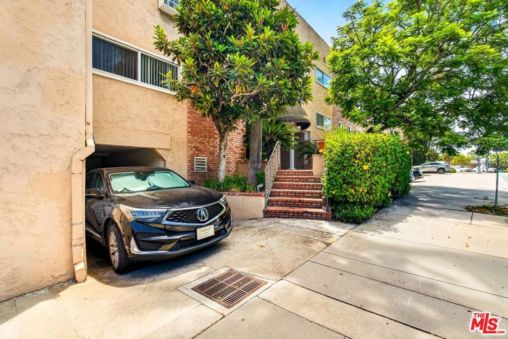 Image 5 of property listing at 11670 W Sunset Boulevard 217, Los Angeles, CA 90049