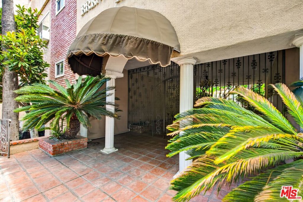Image 6 of property listing at 11670 W Sunset Boulevard 217, Los Angeles, CA 90049